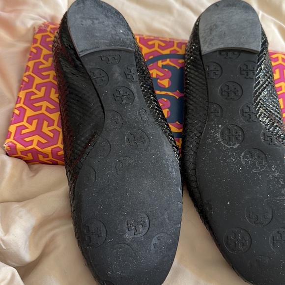 Tory Burch, Riva, black snake skin ballet flats - Picture 6 of 7